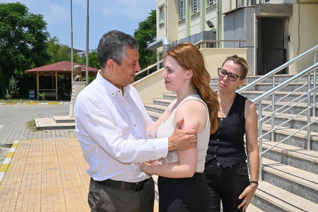 Ferdi Zeyrek'in kızı Nehir Zeyrek Ozgur Ozel, sınavın sınavını paylaştı! Babası gibi bir mimar ol 2
