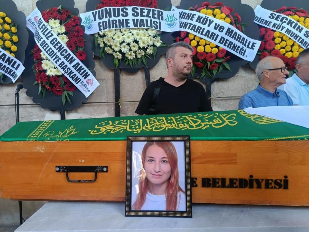 Çanakkale'de kazada hayatını kaybeden iki genç Edirne 2'ye gömüldü