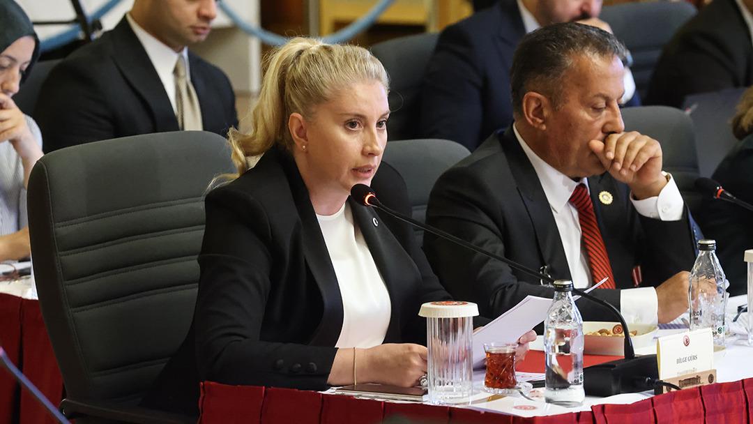 Komisyonu Büyük Ulusal Turco Meclisi'nde işaretleyen an! Sağ gözünü çıkardı ve ona 4