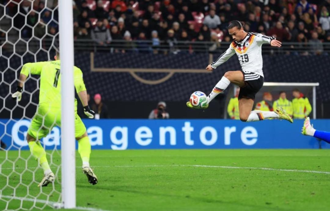 Galatasaray'da forma giyen Leroy Sane, Almanya'nın Dünya Kupası elemelerinin ilk yarısında Slovakya'ya karşı 2 gol attı! 3